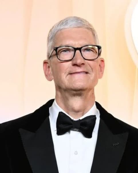 🚨 BREAKING: TIM COOK SET TO STEP DOWN AS APPLE CEO